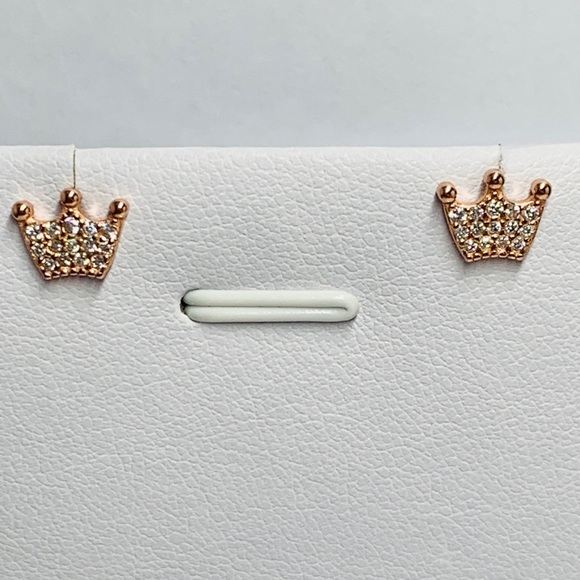 🌟 Gold plated Stud Earrings - Picture 2 of 5